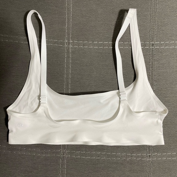 LULULEMON- Wundermost Ultra-Soft Nulu Scoop-Neck Bralette white
A-D Cups - Picture 4 of 5